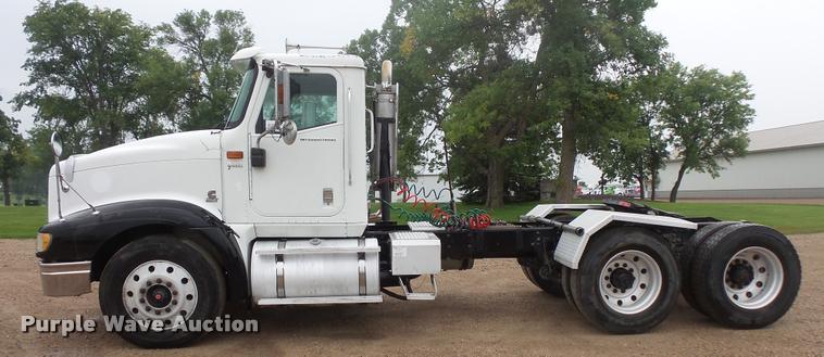 image for item DB8167 2006 International 9400i semi truck