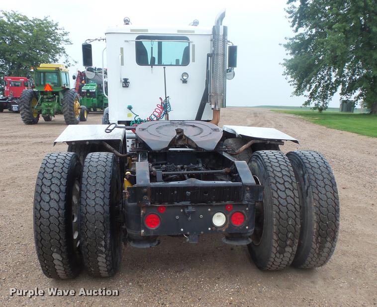 image for item DB8167 2006 International 9400i semi truck