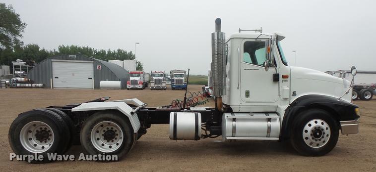 image for item DB8167 2006 International 9400i semi truck
