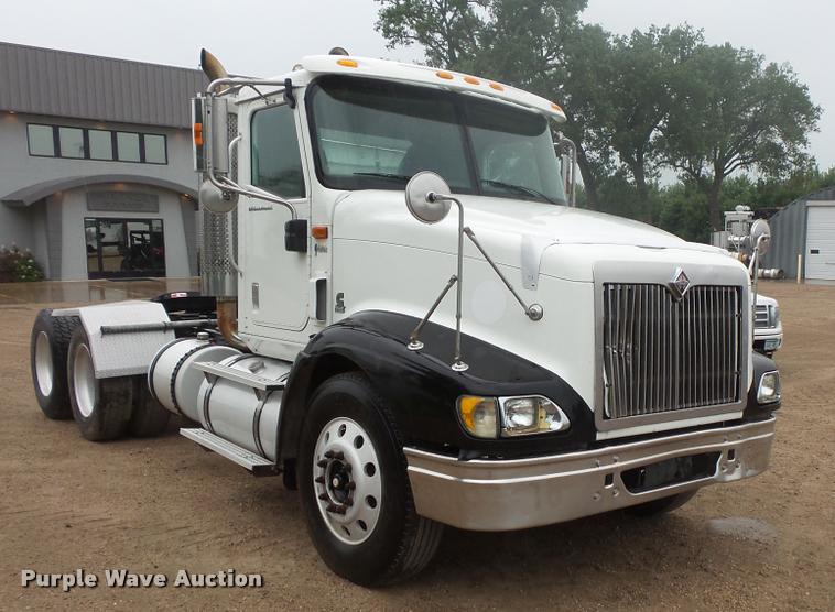 image for item DB8167 2006 International 9400i semi truck