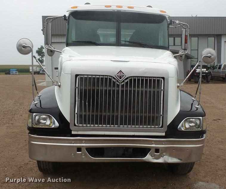 image for item DB8167 2006 International 9400i semi truck