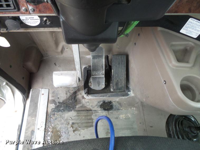 image for item DB8167 2006 International 9400i semi truck