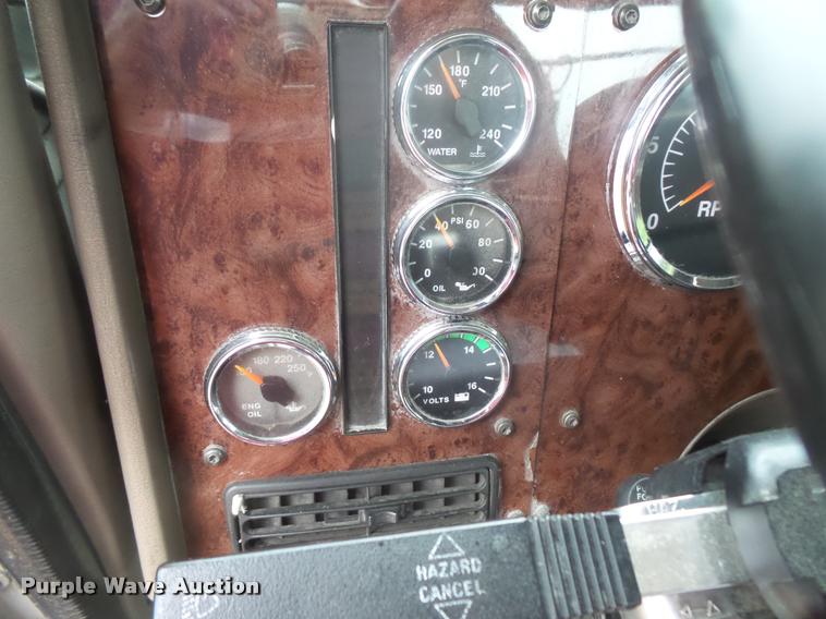 image for item DB8167 2006 International 9400i semi truck