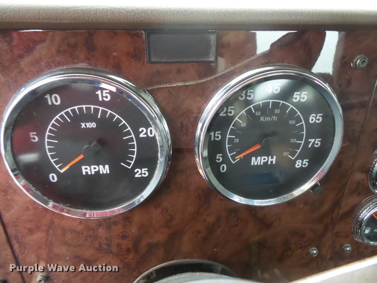 image for item DB8167 2006 International 9400i semi truck