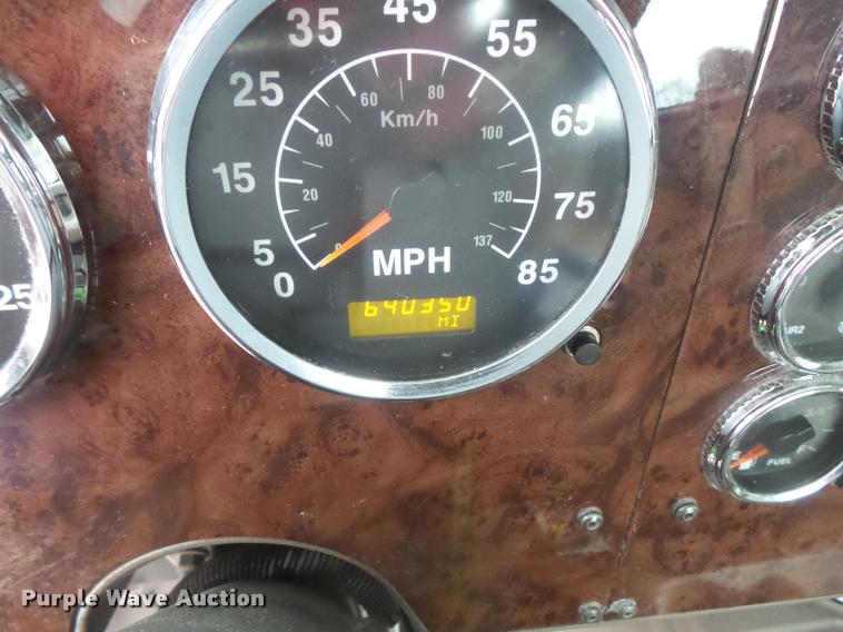 image for item DB8167 2006 International 9400i semi truck