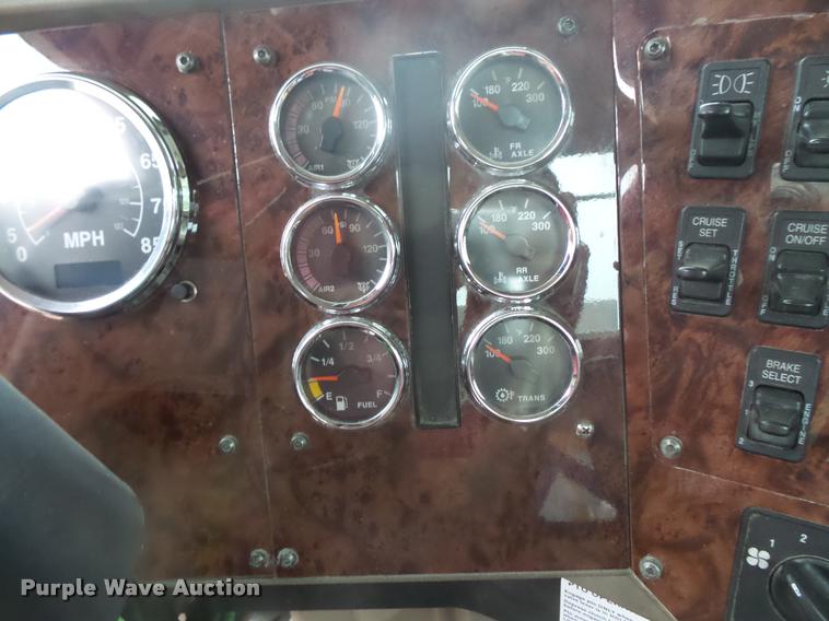 image for item DB8167 2006 International 9400i semi truck