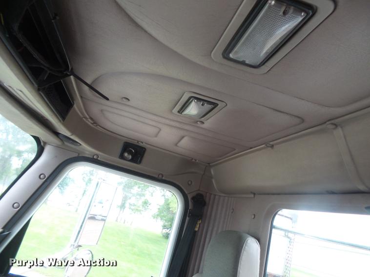 image for item DB8167 2006 International 9400i semi truck