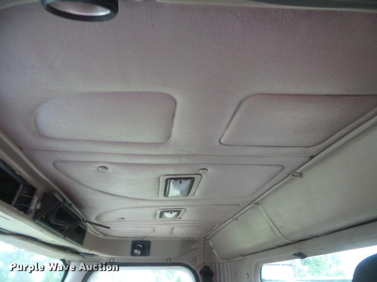 image for item DB8167 2006 International 9400i semi truck