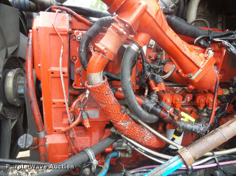 image for item DB8167 2006 International 9400i semi truck