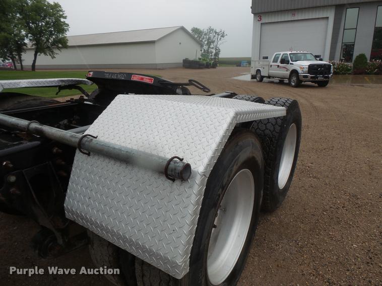 image for item DB8167 2006 International 9400i semi truck