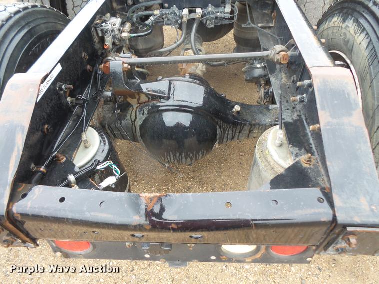 image for item DB8167 2006 International 9400i semi truck