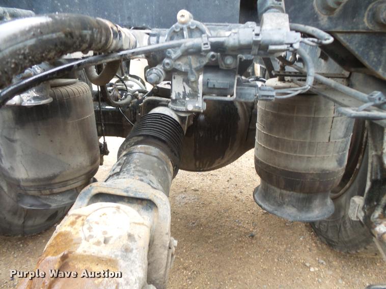 image for item DB8167 2006 International 9400i semi truck