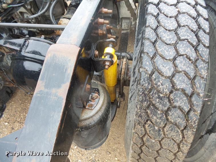 image for item DB8167 2006 International 9400i semi truck