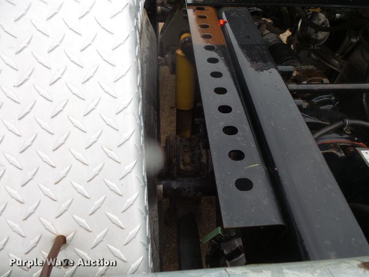 image for item DB8167 2006 International 9400i semi truck