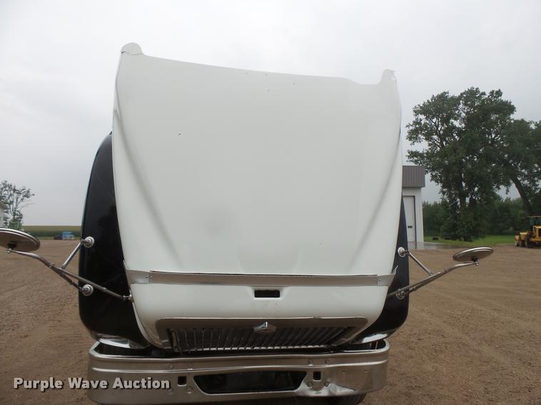 image for item DB8167 2006 International 9400i semi truck