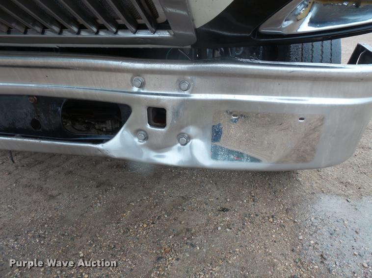 image for item DB8167 2006 International 9400i semi truck