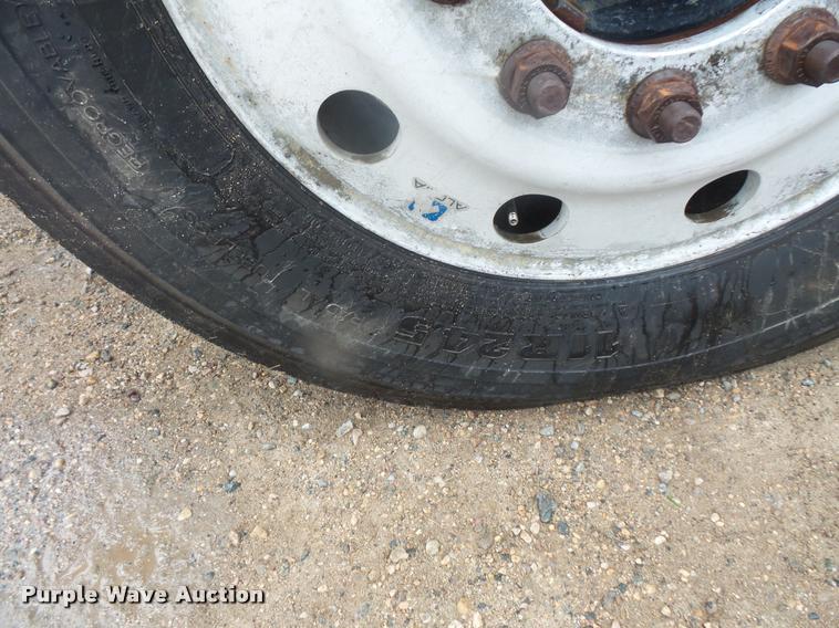 image for item DB8167 2006 International 9400i semi truck