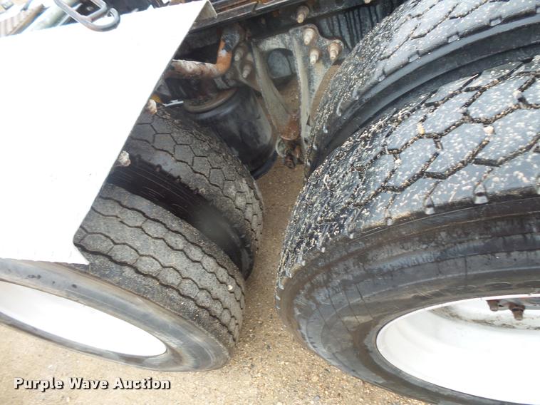 image for item DB8167 2006 International 9400i semi truck