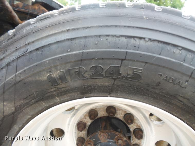 image for item DB8167 2006 International 9400i semi truck