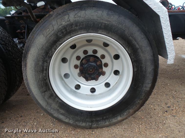 image for item DB8167 2006 International 9400i semi truck