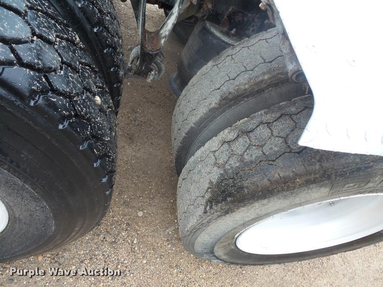 image for item DB8167 2006 International 9400i semi truck