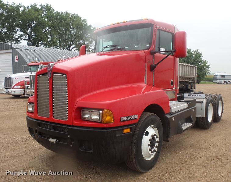 image for item DB8169 2003 Kenworth T600 semi truck