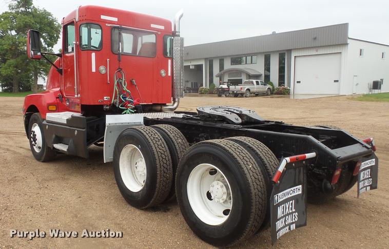 image for item DB8169 2003 Kenworth T600 semi truck