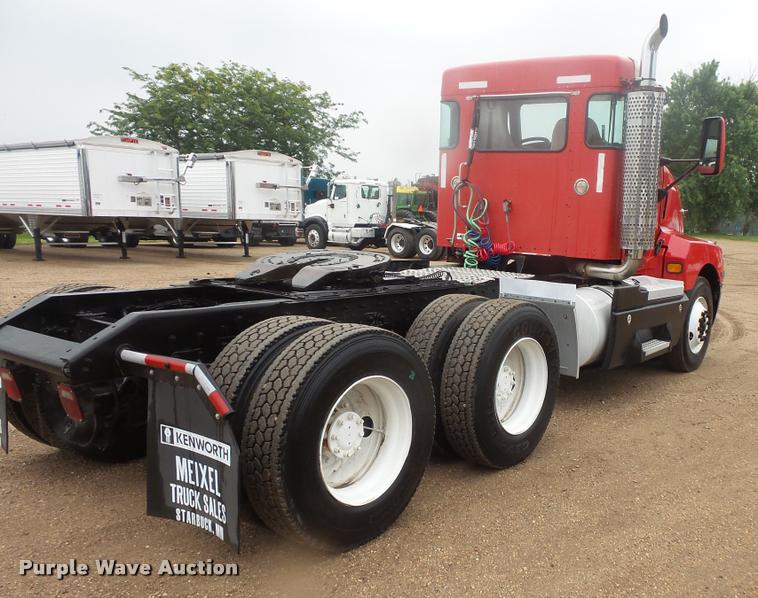 image for item DB8169 2003 Kenworth T600 semi truck