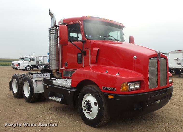 image for item DB8169 2003 Kenworth T600 semi truck