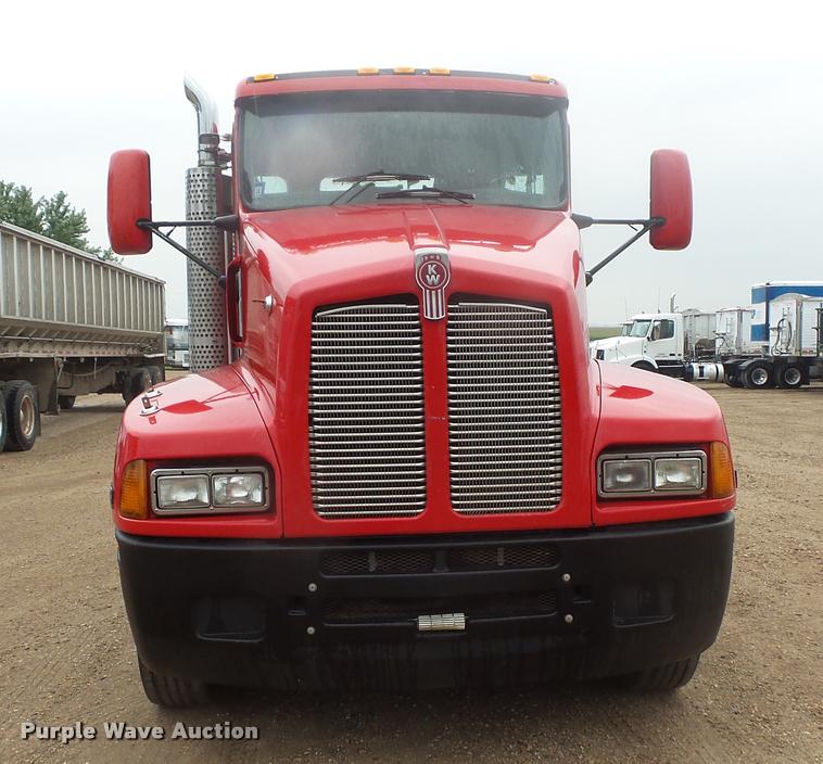 image for item DB8169 2003 Kenworth T600 semi truck