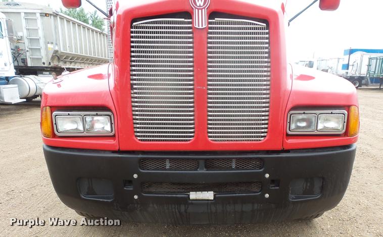 image for item DB8169 2003 Kenworth T600 semi truck