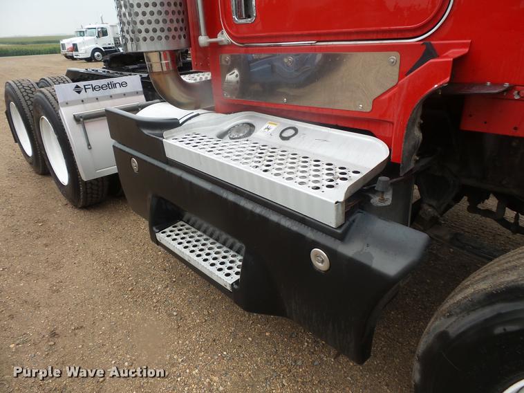 image for item DB8169 2003 Kenworth T600 semi truck