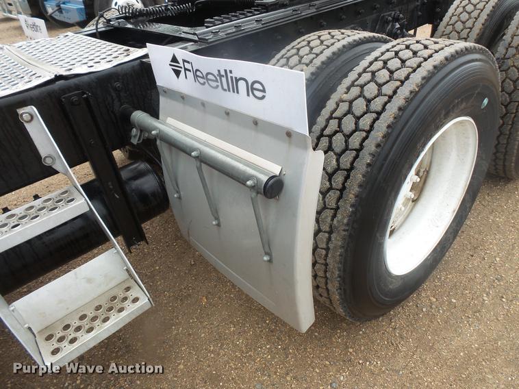 image for item DB8169 2003 Kenworth T600 semi truck