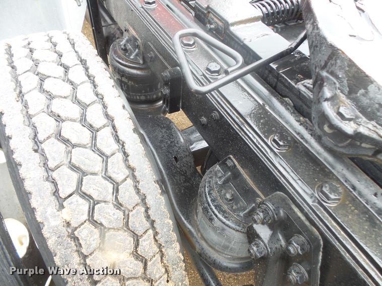 image for item DB8169 2003 Kenworth T600 semi truck