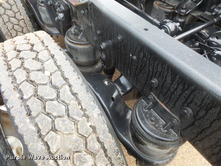 image for item DB8169 2003 Kenworth T600 semi truck