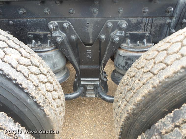 image for item DB8169 2003 Kenworth T600 semi truck