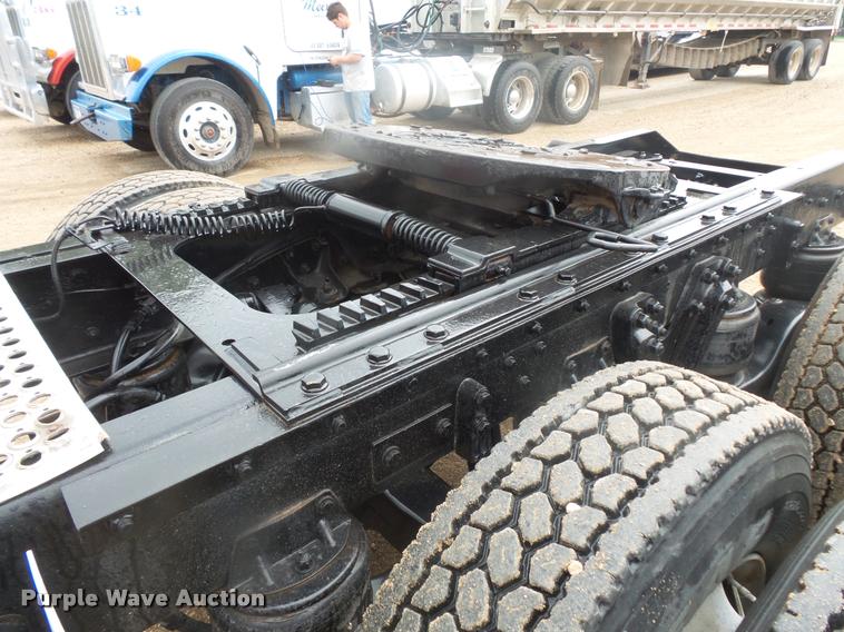 image for item DB8169 2003 Kenworth T600 semi truck