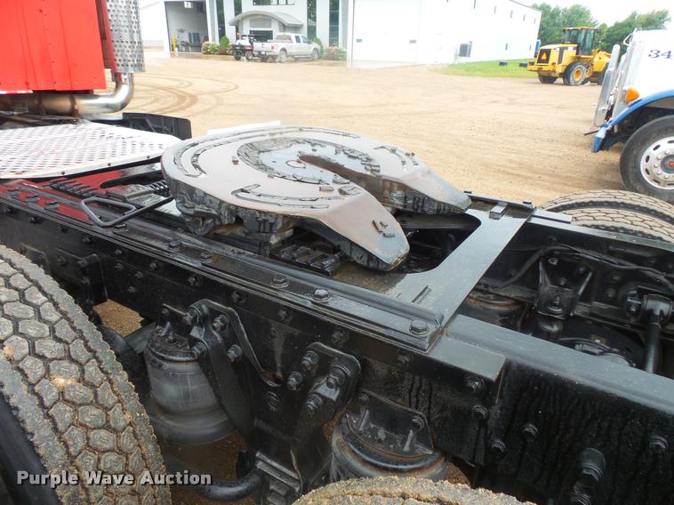 image for item DB8169 2003 Kenworth T600 semi truck