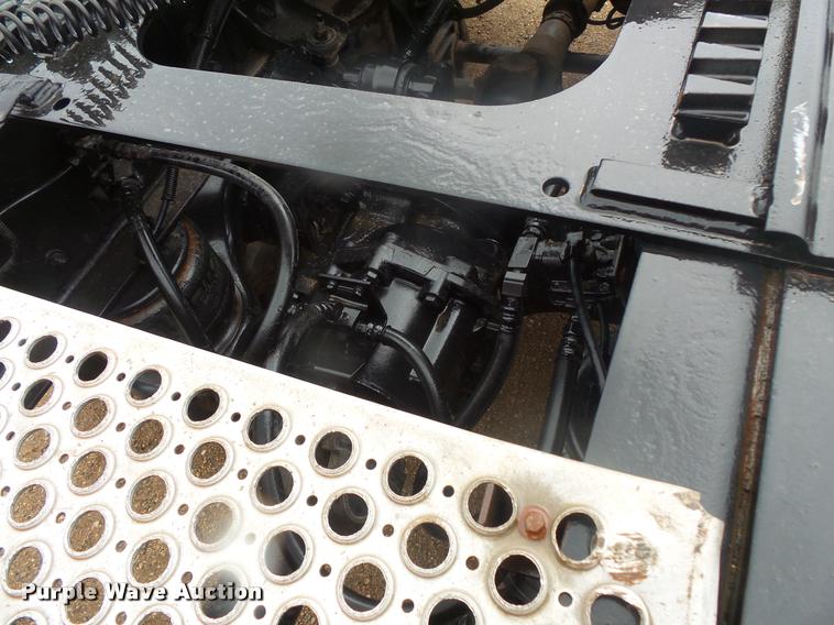 image for item DB8169 2003 Kenworth T600 semi truck