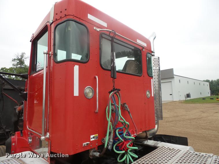 image for item DB8169 2003 Kenworth T600 semi truck