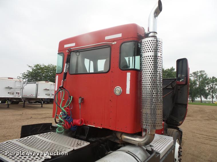 image for item DB8169 2003 Kenworth T600 semi truck