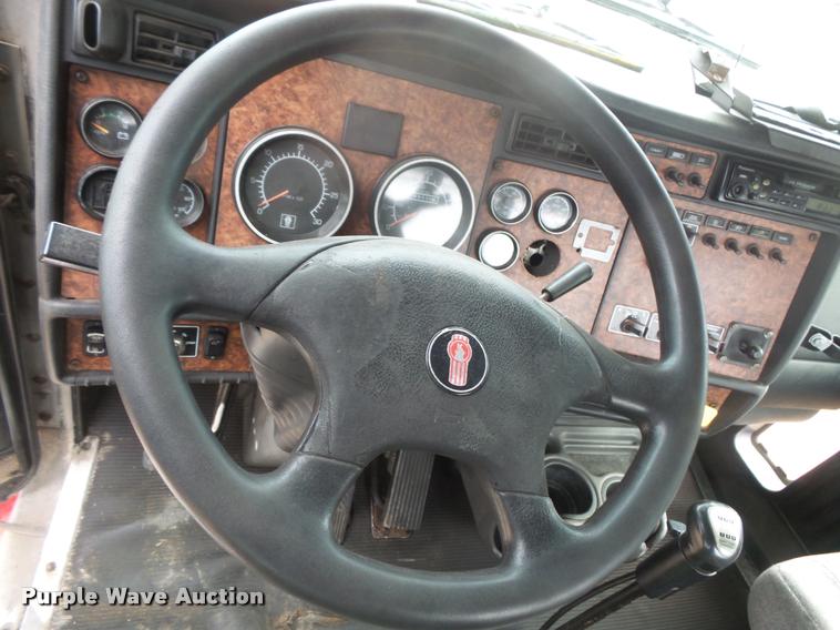 image for item DB8169 2003 Kenworth T600 semi truck