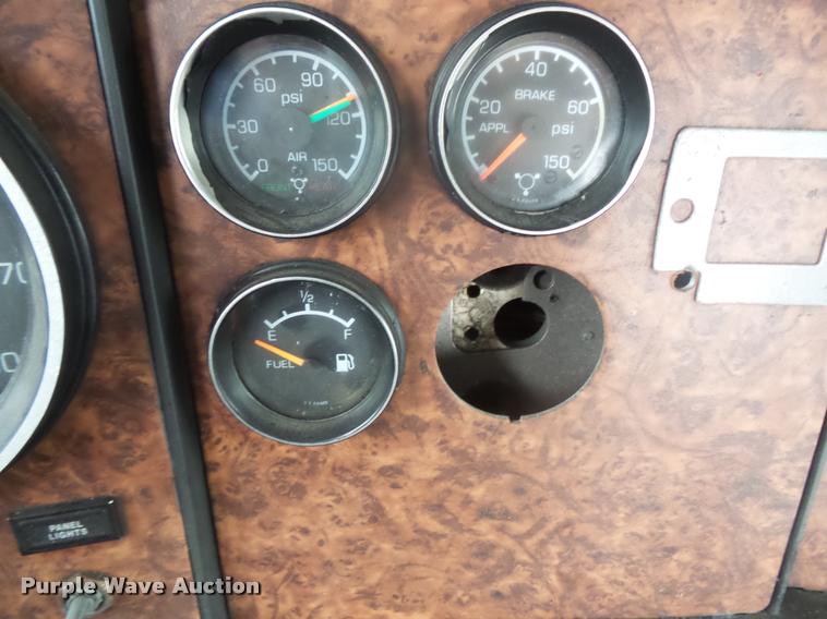 image for item DB8169 2003 Kenworth T600 semi truck