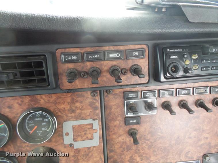 image for item DB8169 2003 Kenworth T600 semi truck