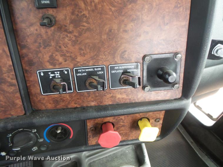 image for item DB8169 2003 Kenworth T600 semi truck