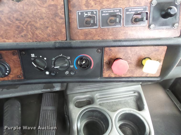 image for item DB8169 2003 Kenworth T600 semi truck