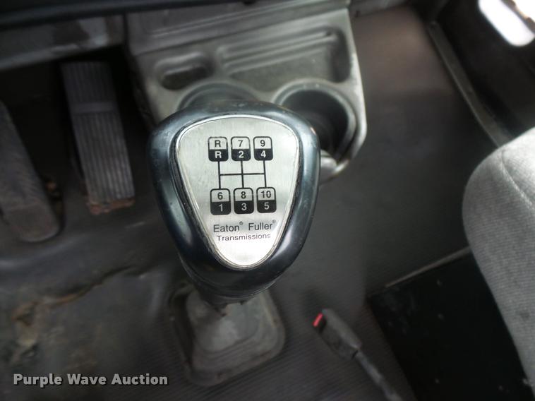 image for item DB8169 2003 Kenworth T600 semi truck