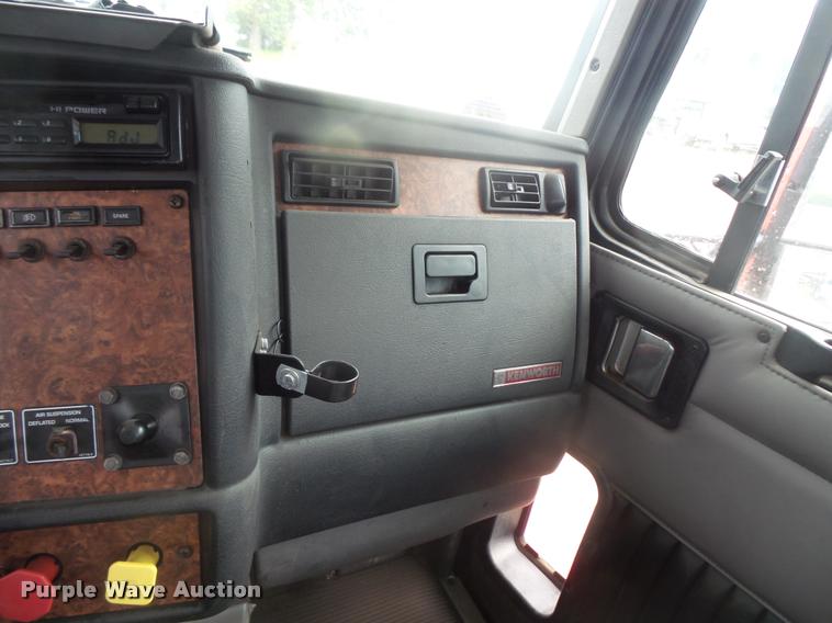 image for item DB8169 2003 Kenworth T600 semi truck
