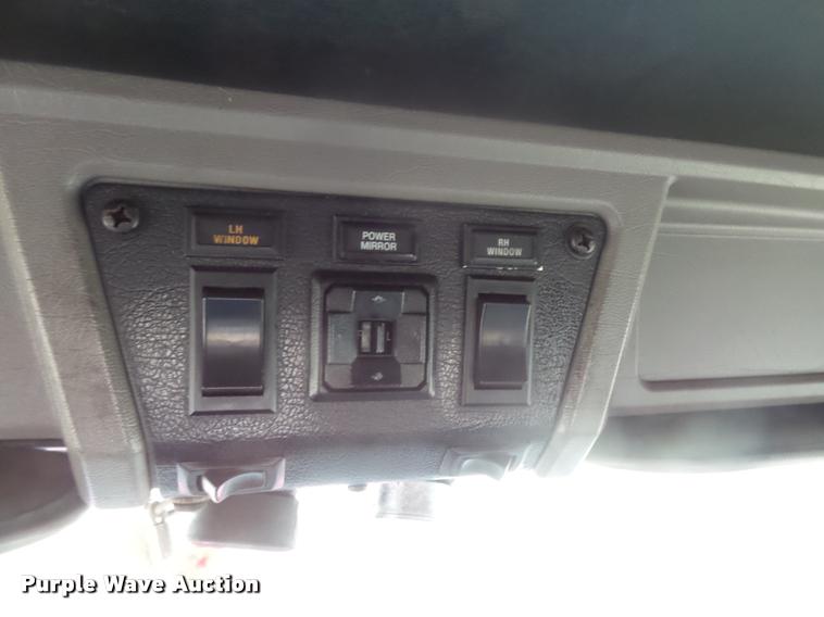 image for item DB8169 2003 Kenworth T600 semi truck