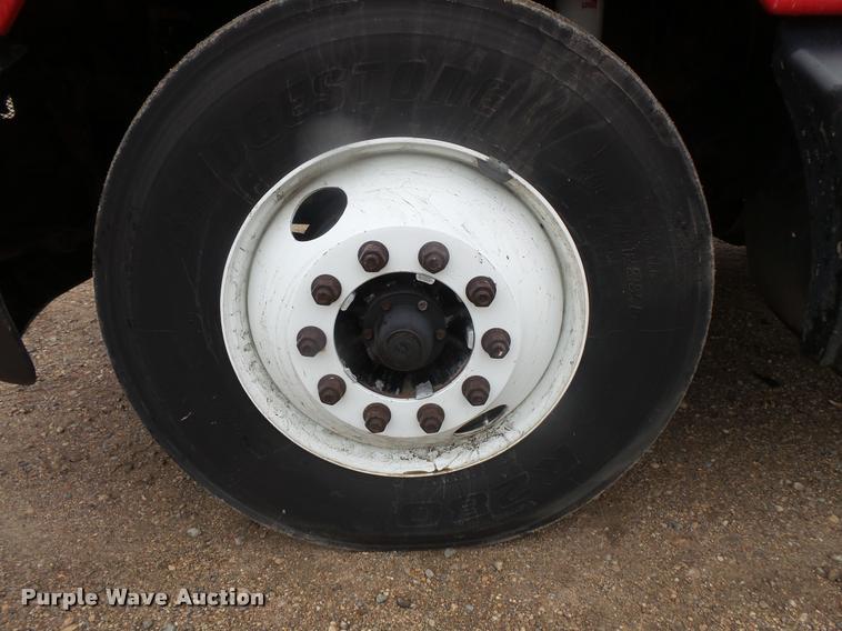 image for item DB8169 2003 Kenworth T600 semi truck